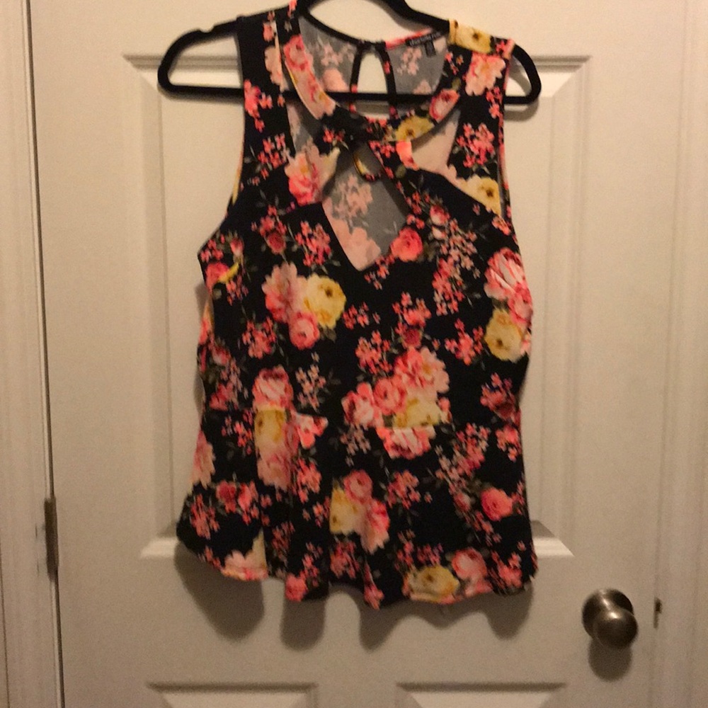 Never worn pendulum top